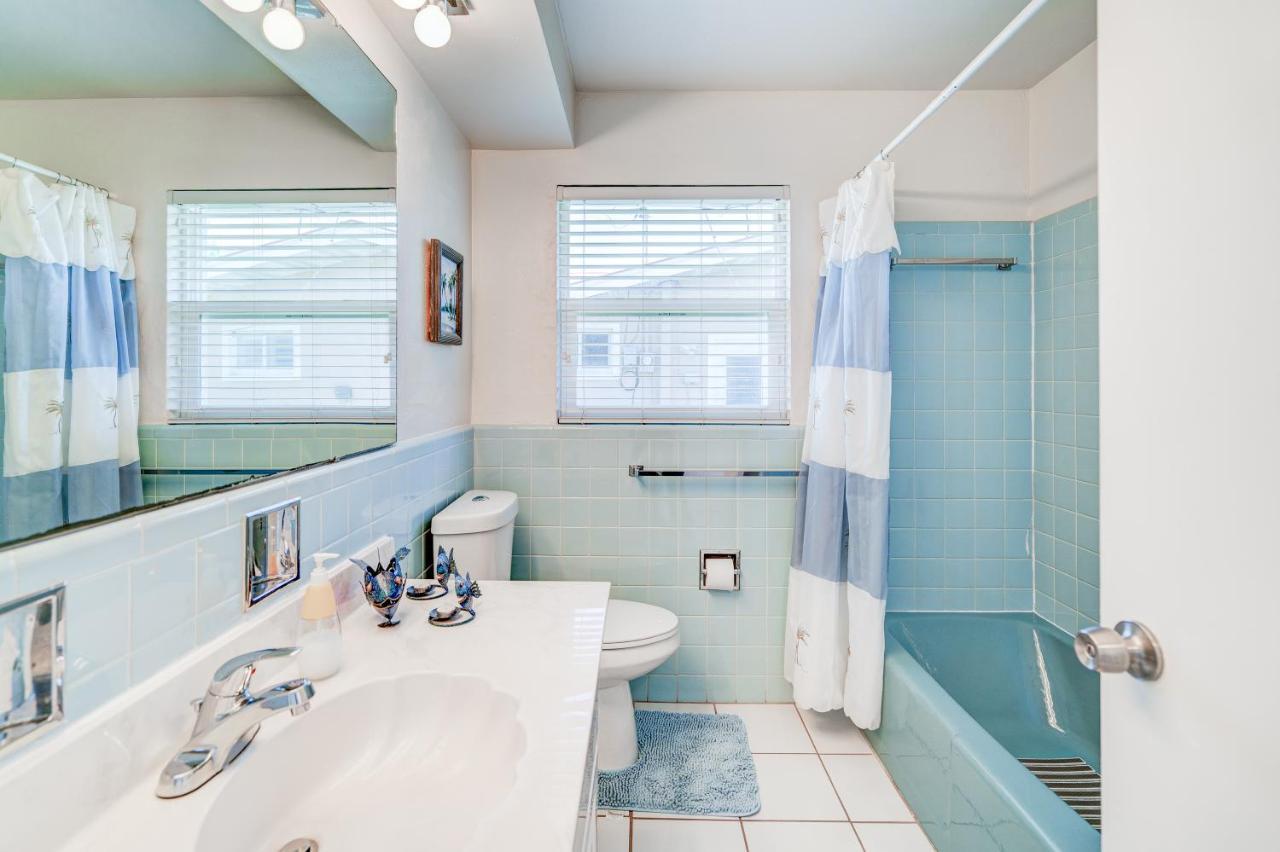 Cozy 60's Home, & Canal Located *