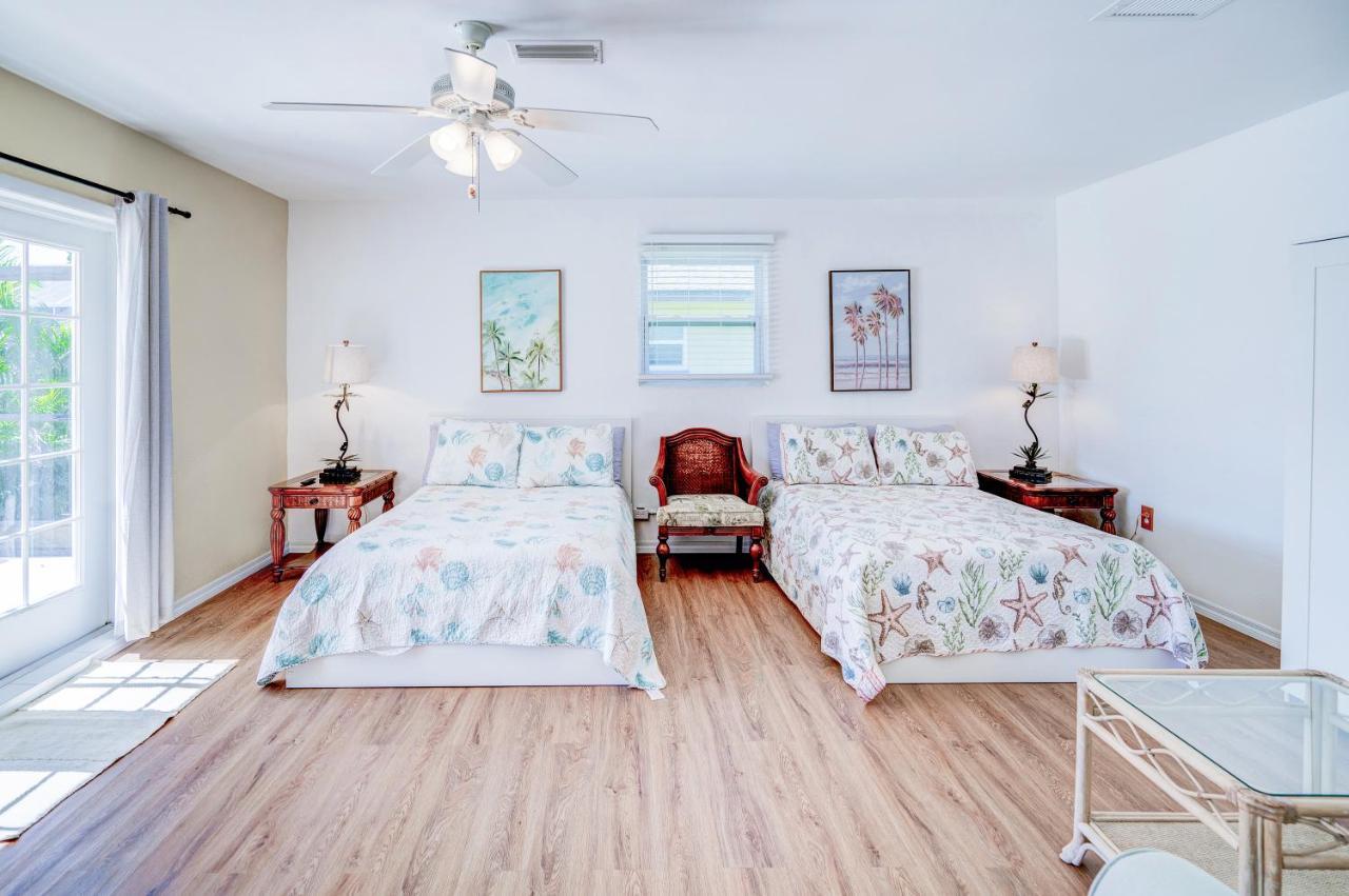 Cozy 60's Home, & Canal Located *
