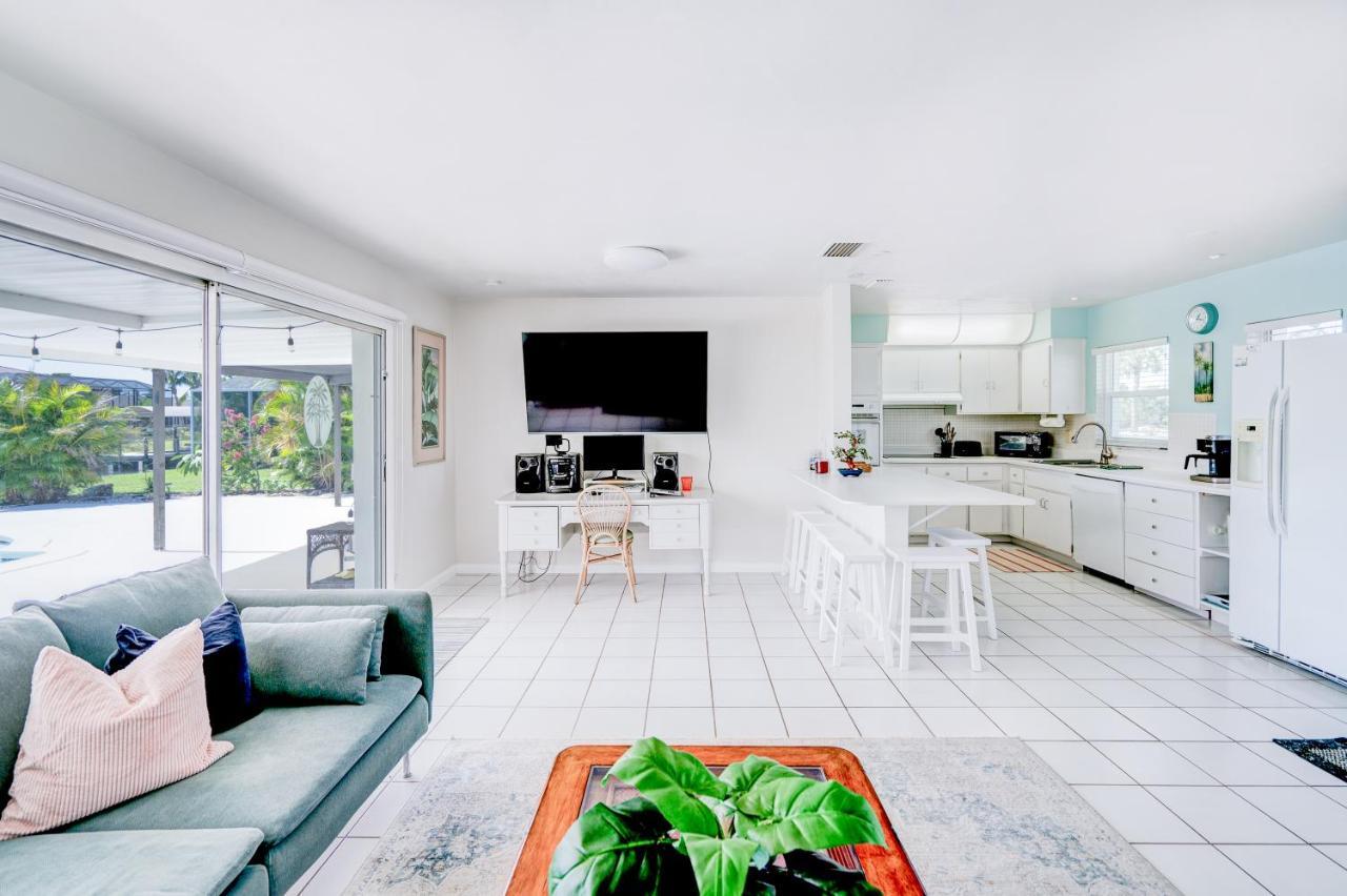 Ferienhaus Cozy 60's Home, & Canal Located