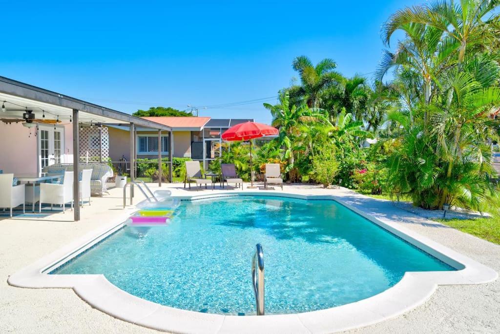 Сasa de vacaciones Cozy 60's Home, & Canal Located
