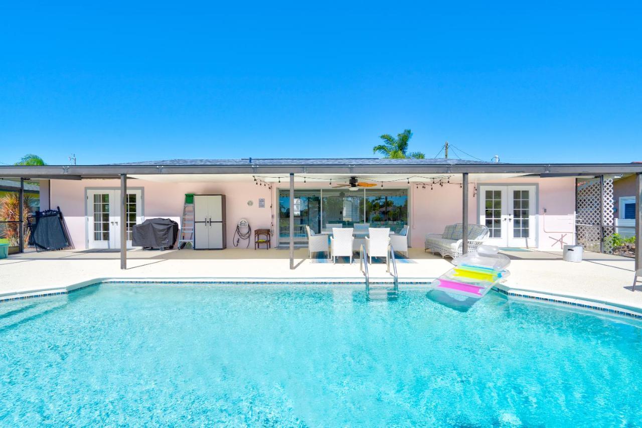 Cozy 60's Home, & Canal Located *